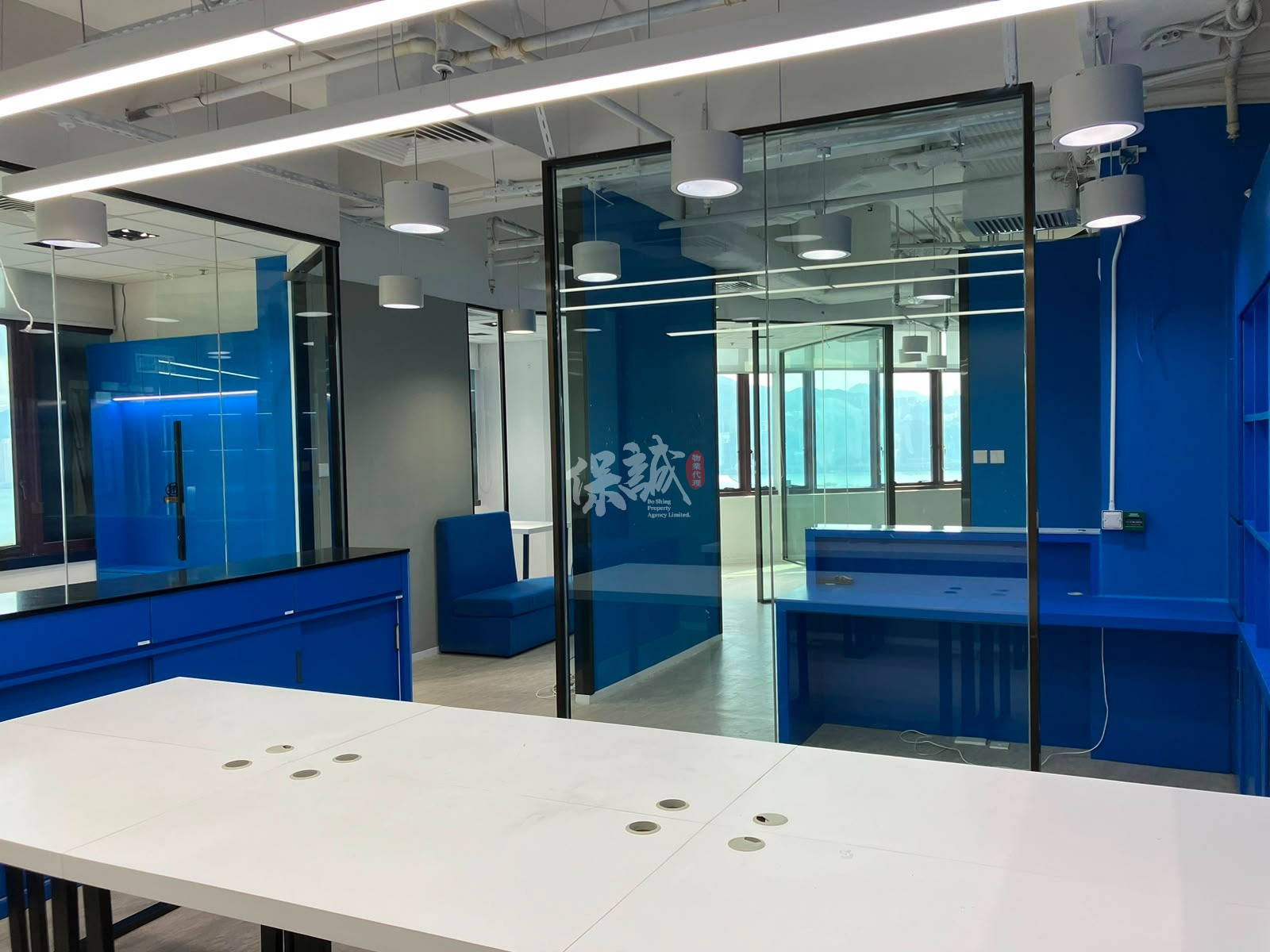 海景 靚裝 多房 銀座商廈 平均約20元呎［包差餉管理費］ - Photo 2